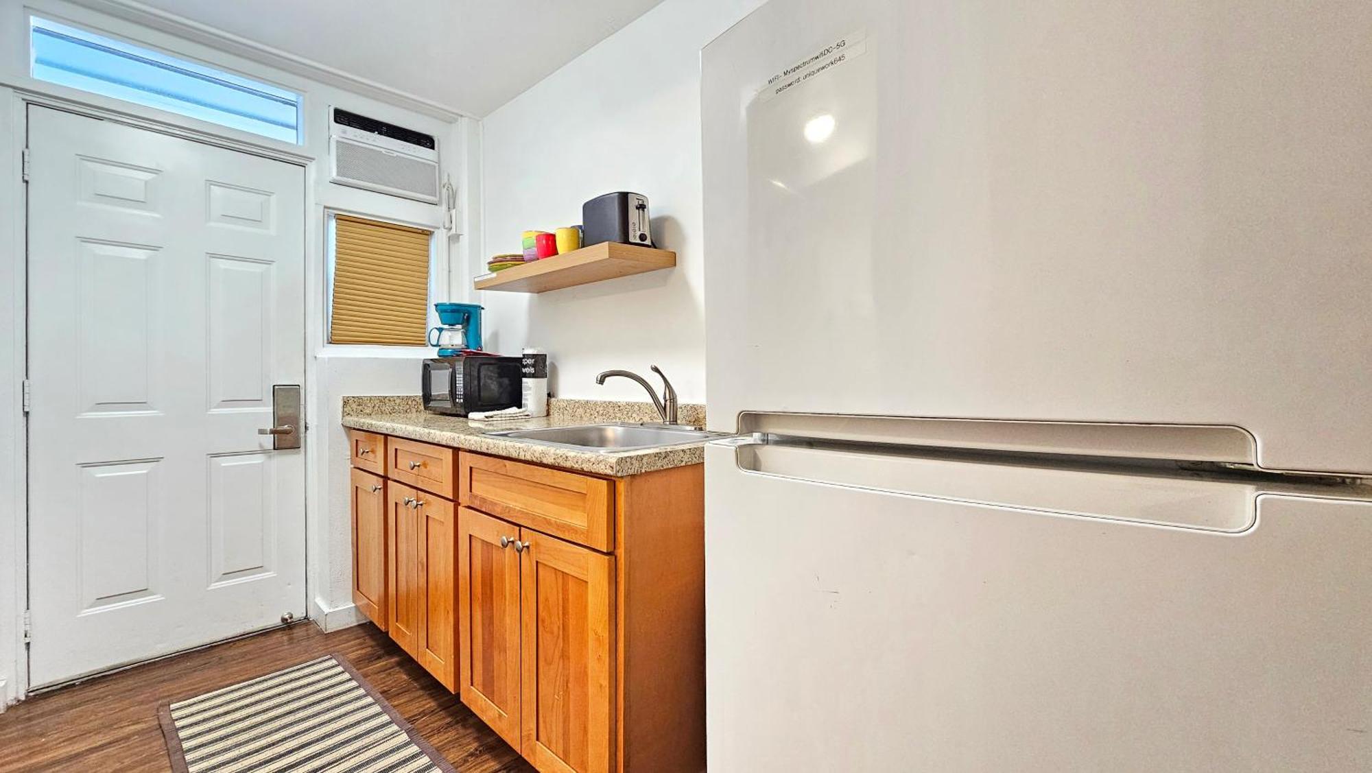 2413 Kuhio Apartment