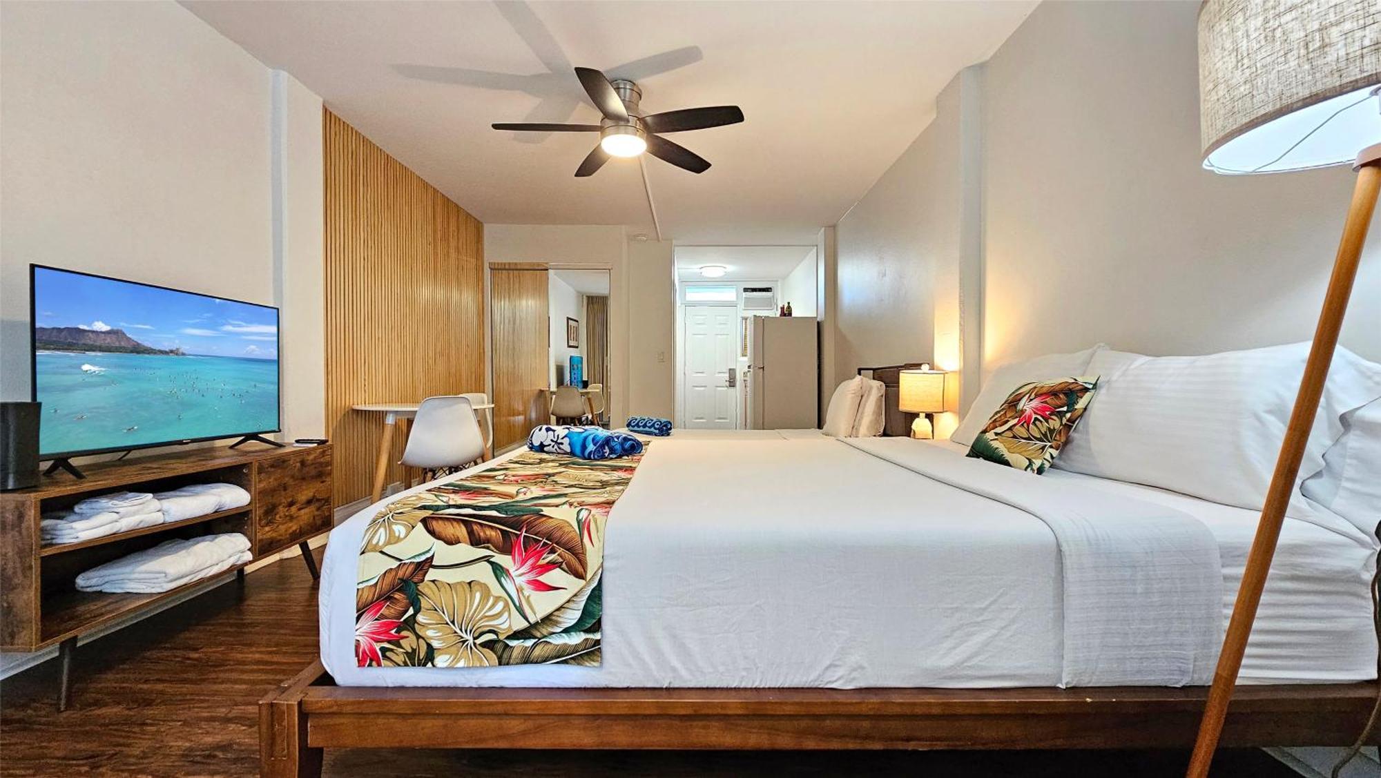 2413 Kuhio Apartment *
