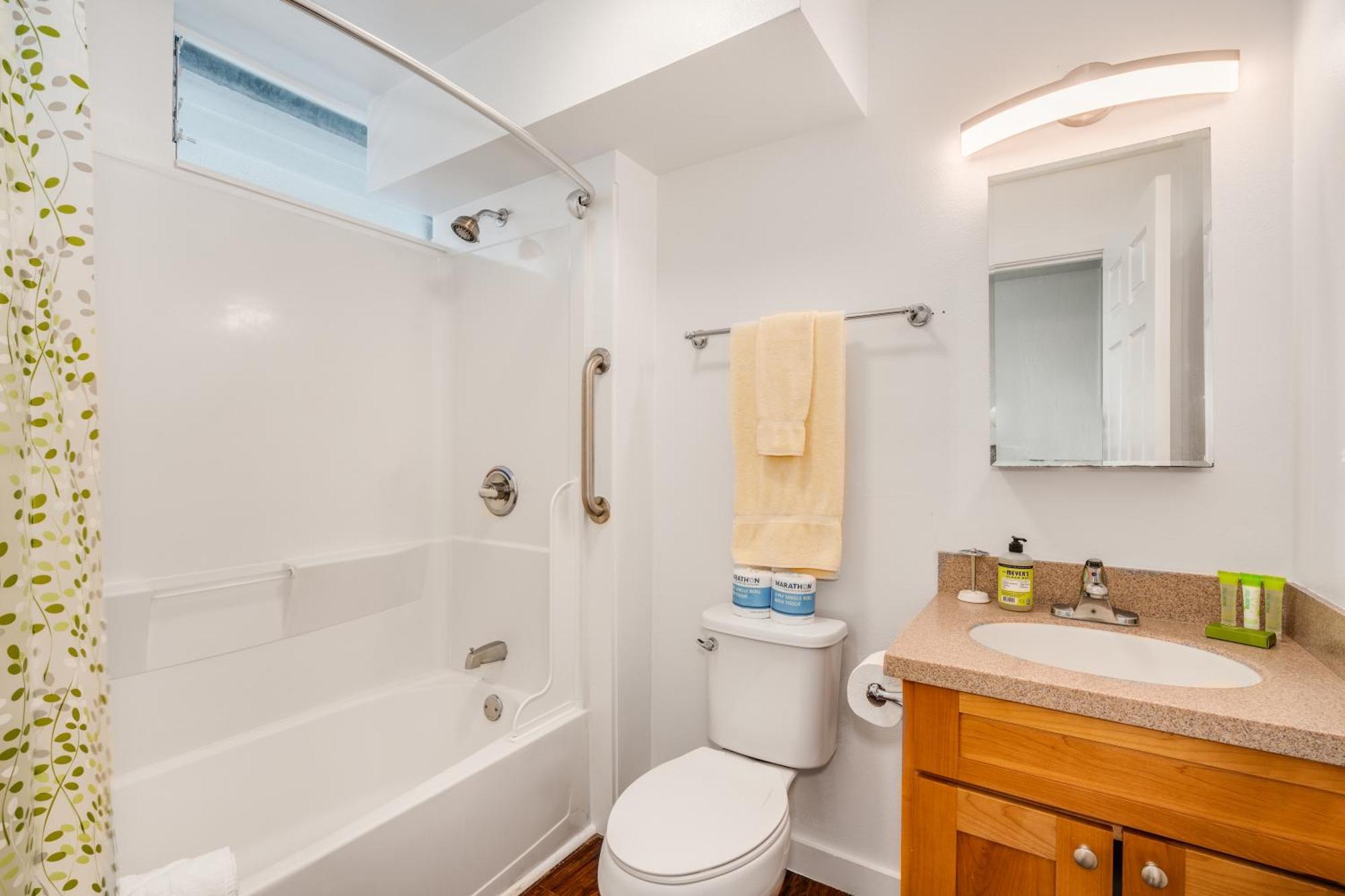 2413 Kuhio Apartment